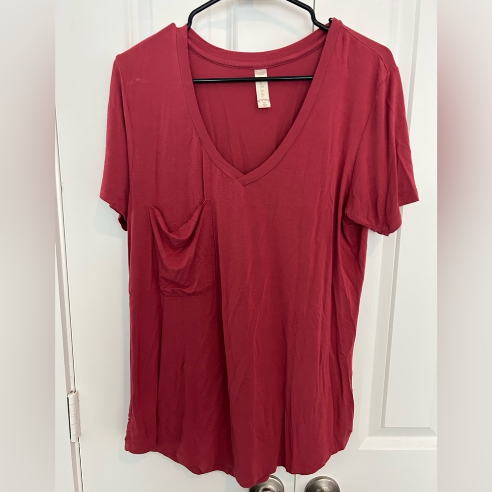 Red Altard state v neck